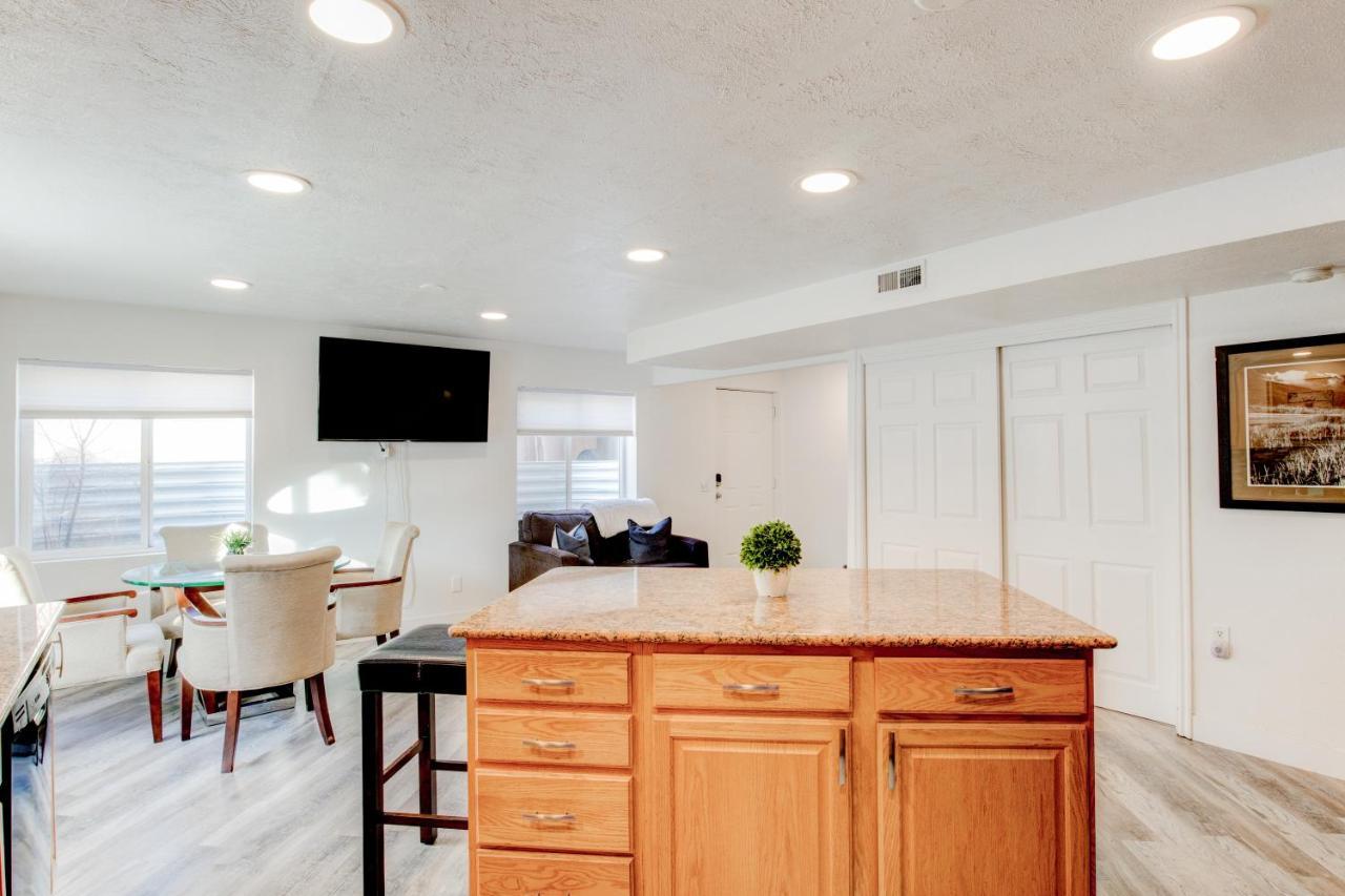 Modern Private Whole Unit 4 Bedroom Guest Suite King Bed Salt Lake City Exterior foto